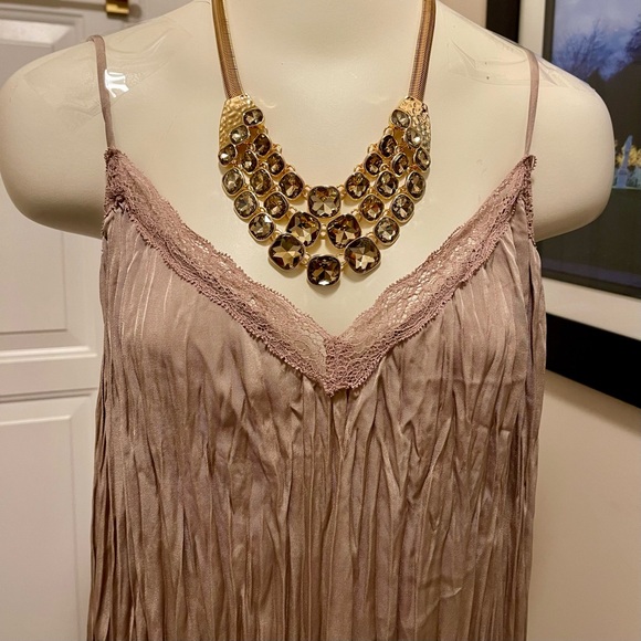 H & M CRINKLE FABRIC NUDE WITH LACE TRIM MIDI DRESS MISSES SIZE XL NWOT - Picture 9 of 9